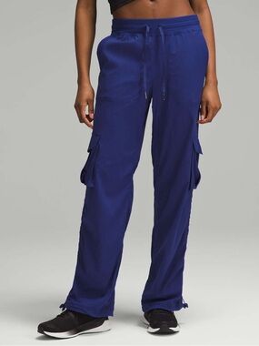 Lululemon dance studio relaxed fit mid rise cargo pants in larkspur blue small
